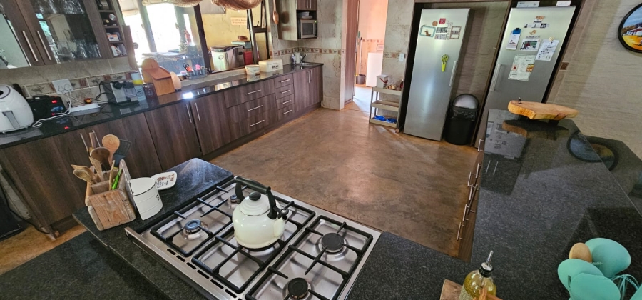 5 Bedroom Property for Sale in Mooinooi North West